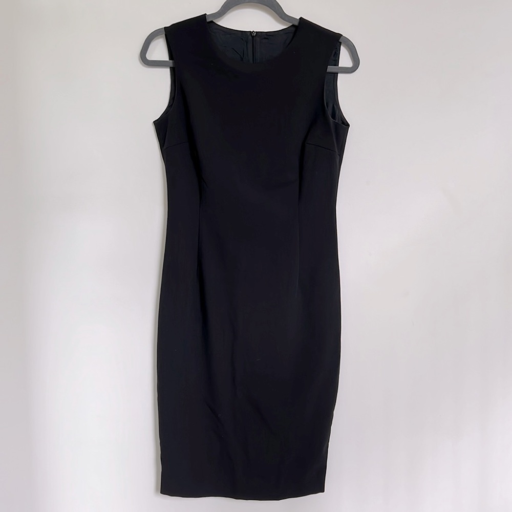 1990’s Jennifer Anniston look. Black sleeveless fitted cocktail dress